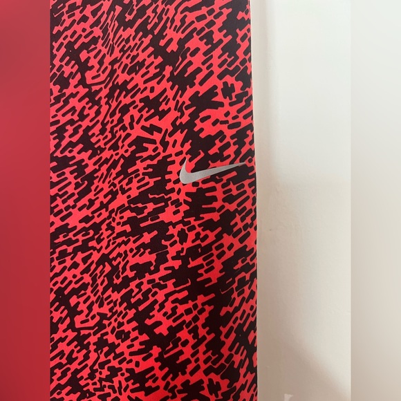 Bold Pattern Nike DriFit Leggings- SZ Large - Picture 3 of 3